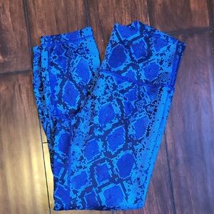 Lululemon Athletica Blue Snake Pattern Leggings